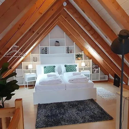 Galerie~wohnung, Kueche & Balkon